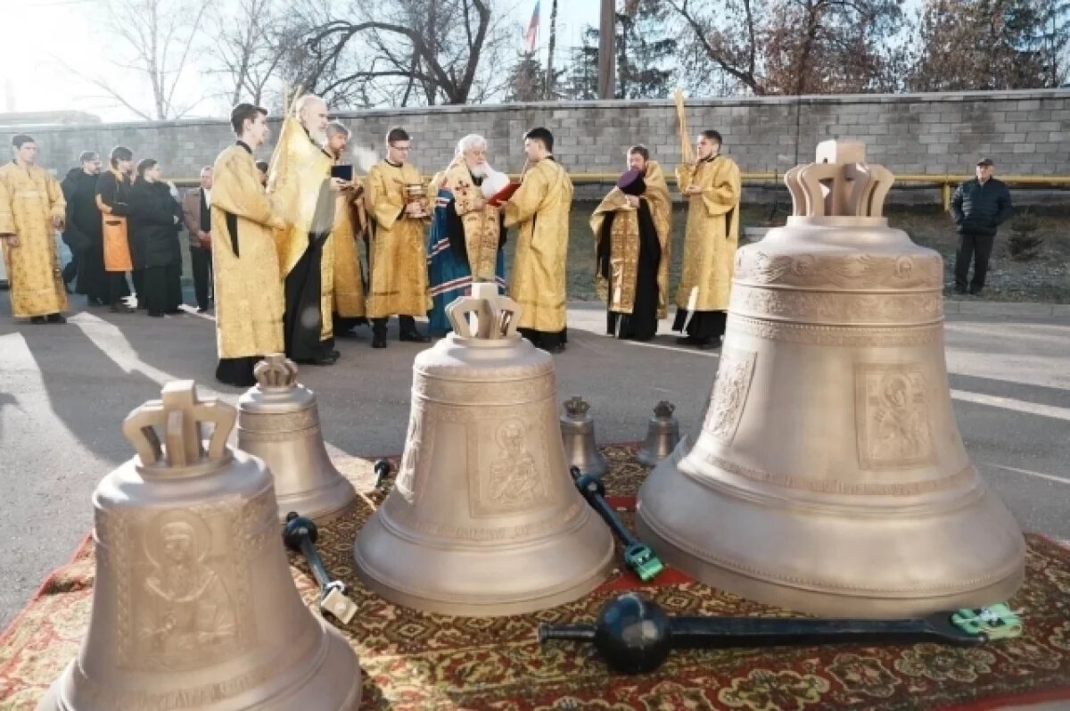    В Храме Святителя Алексия в поселке Красная Глинка Самары освятили колокола