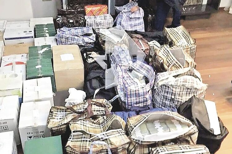 Фрагмент склада наличных денег полковника Дмитрия Захарченко. Фото: ОПЕРАТИВНАЯ СЪЕМКА.