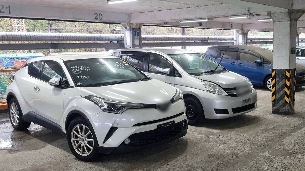 Только что ввезенные авто на таможне во Владивостоке. Фото ФТС РФ