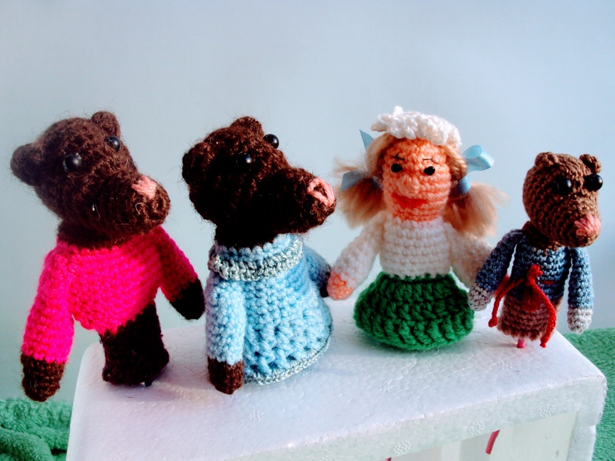 Маша и медведи пальчиковые