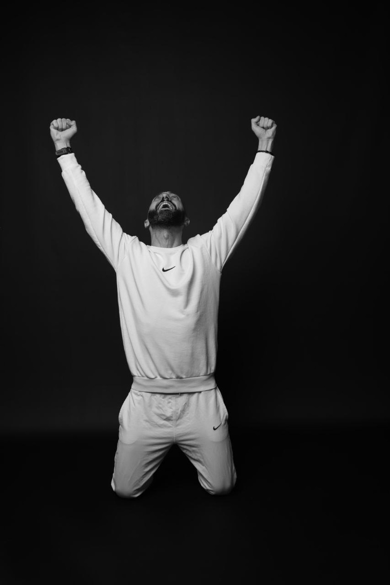 Важно иметь под рукой фразы и установки, которые помогают справляться с негативом и поддерживать позитивный настрой