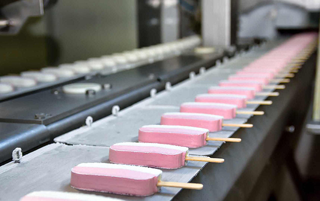 Более 15 тонн мороженого прошли проверку в Твери перед отправкой в Монголию