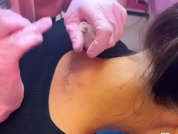    Алсу сделала тату. Фото: скрин