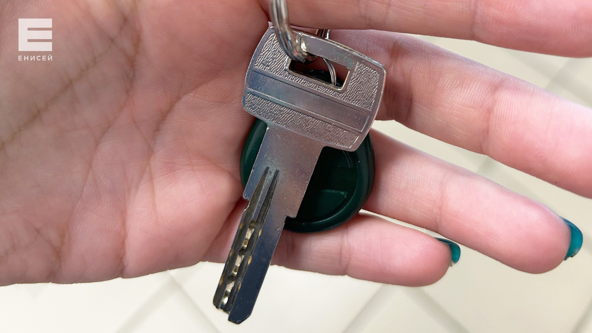     Семья оленевода из поселка Носок получила ключи от нового дома