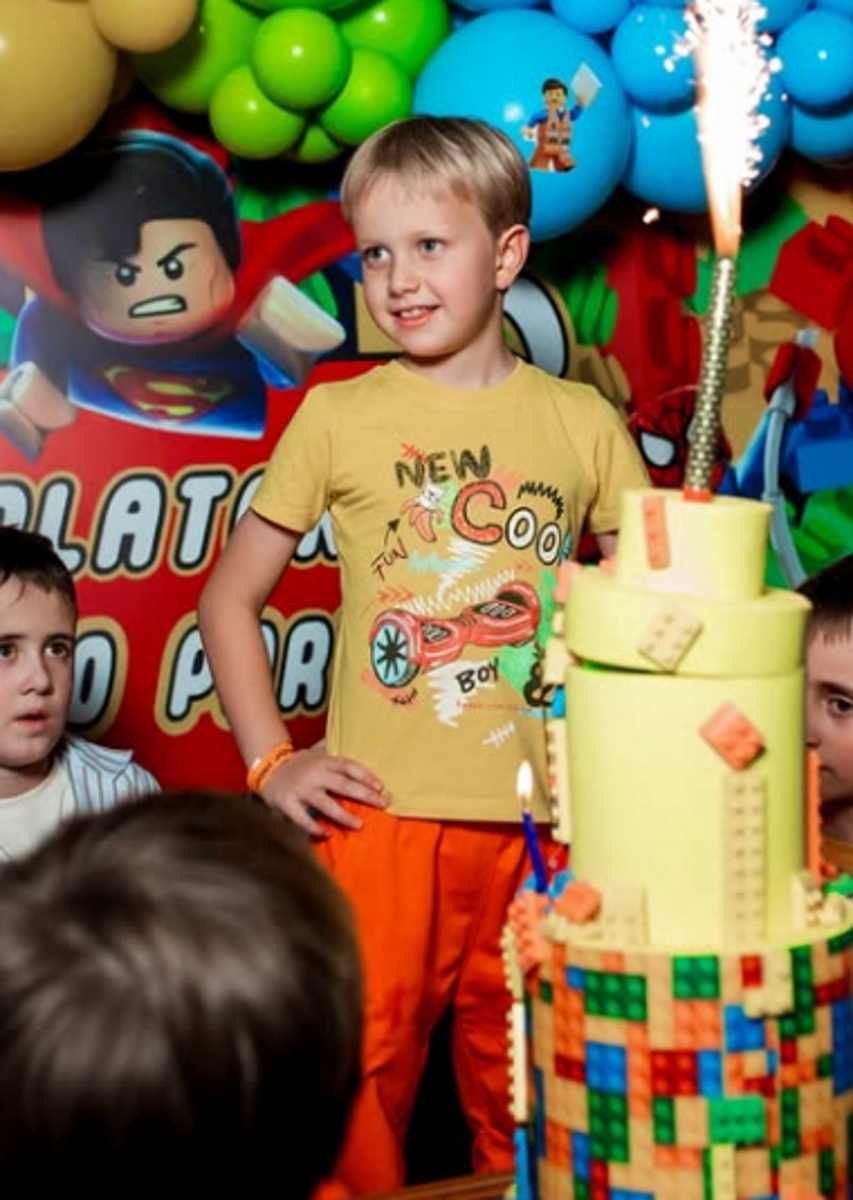 Платон очень похож на свою маму Ксению Собчак. Фото: соцсети