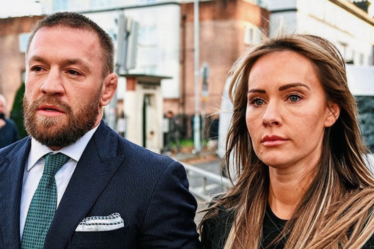 Конор и Ди Девлин сразу после суда 