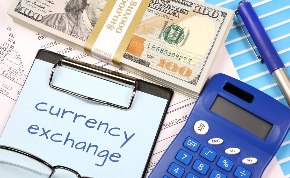    У кого из крупных туроператоров самые низкие курсы доллара и евро