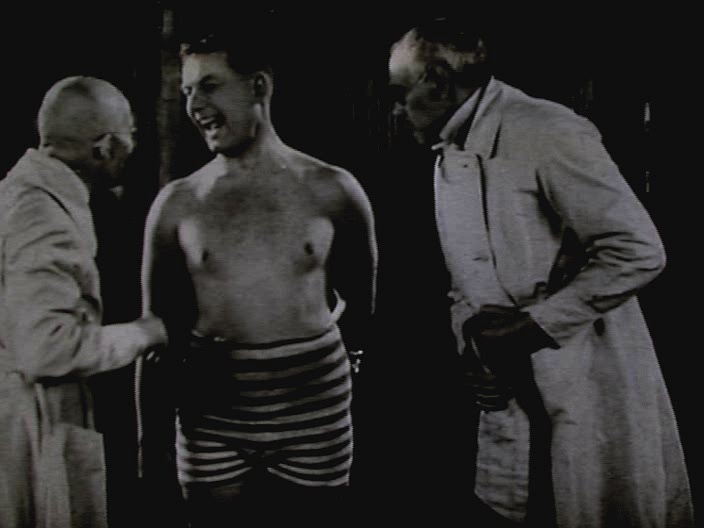 Пример кадров из старых кинокомедий