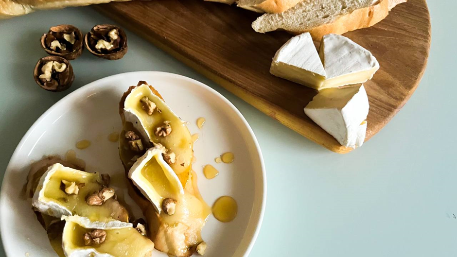 Вместо груши можно использовать томаты черри: получится тоже вкусно, но не так сладко