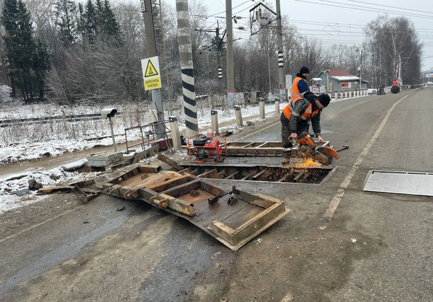    На Потребкооперации водитель врезался в железнодорожный переезд