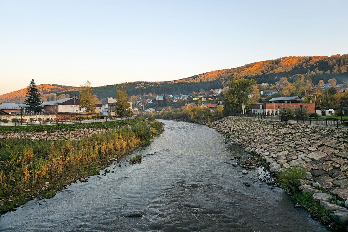 В Горно-Алтайске природа даже не близко к городу. Она внутри него. Источник: Shutterstock📷
