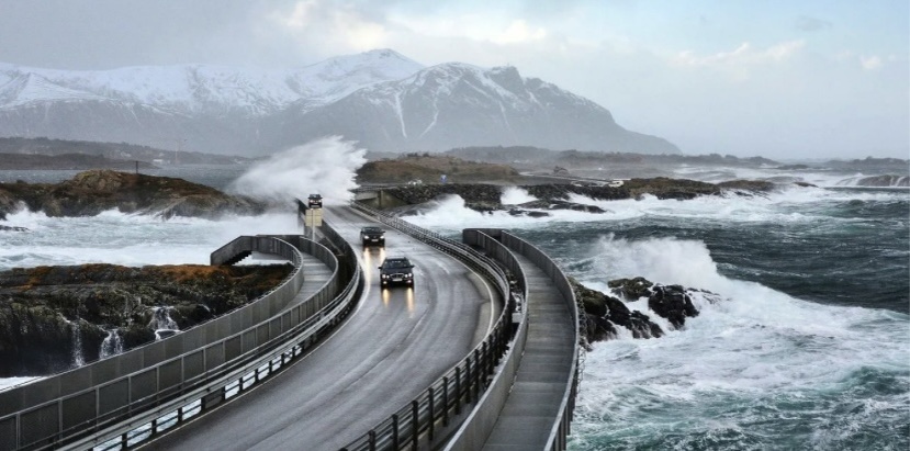 Атлантическая дорога в плохую погоду 