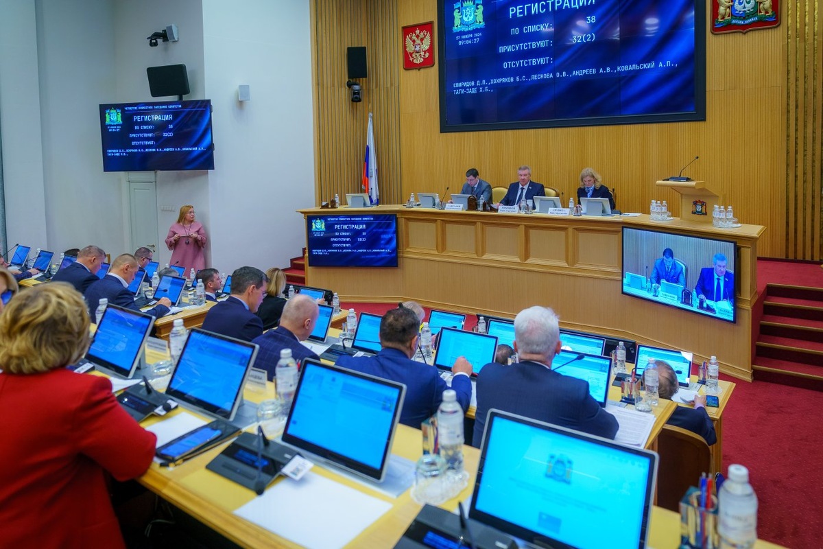    В Югре озвучили планы по финансированию дорожного строительства и расселению аварийного жилья