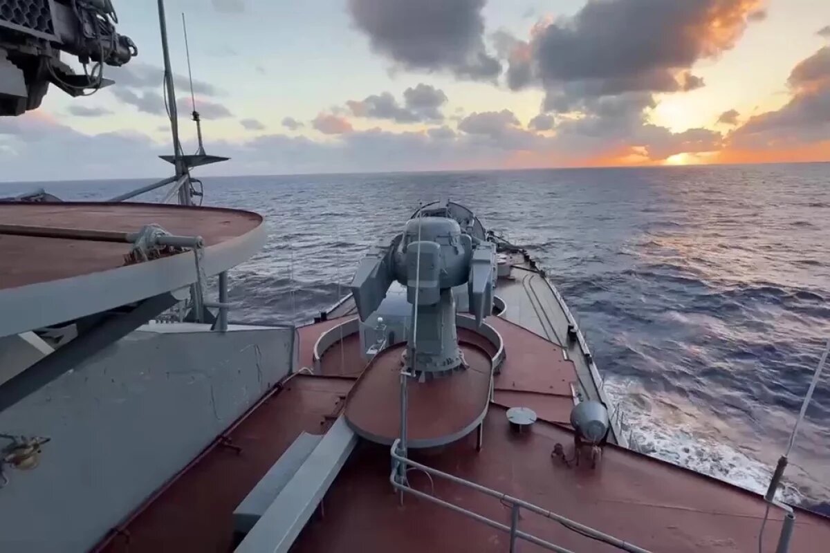    TWZ: загадочный китайский «мини-авианосец» совершил свой первый рейс