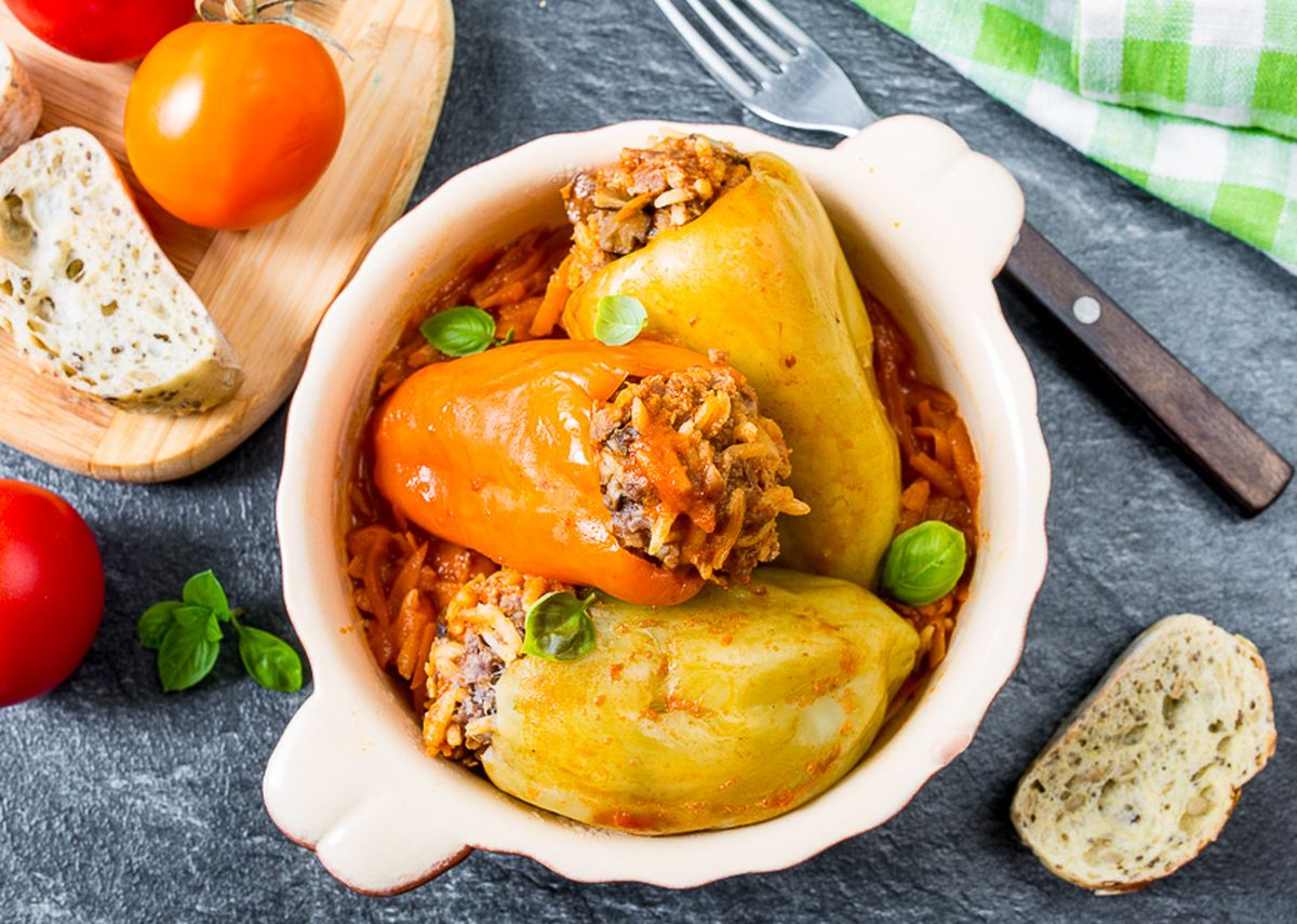 Праздничный фаршированный перец с грибами