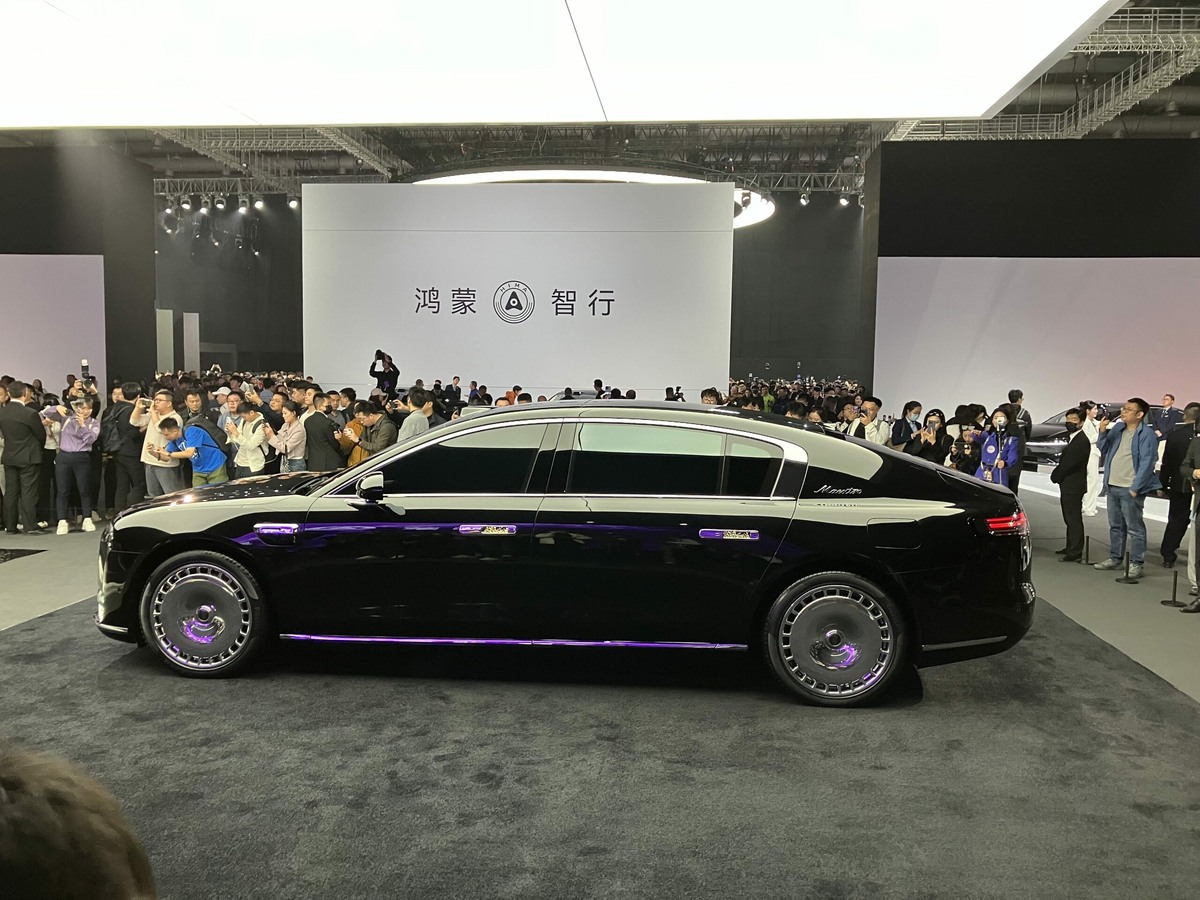 Новый люксовый седан от Huawei и JAC - Maextro S800. В конкуренты прочат Maybach S-class и "Роллс-Ройсы".