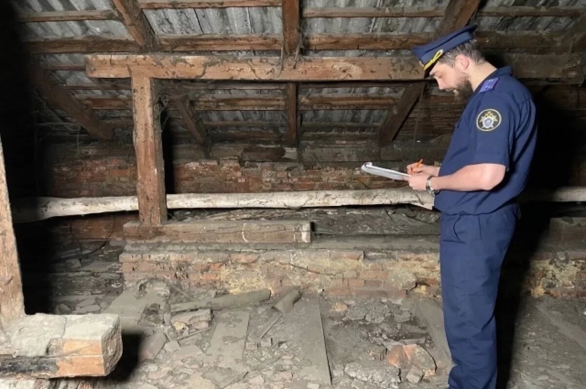    Жильцы дома в Челябинске жалуются на потоп в квартирах из-за дырявой кровли