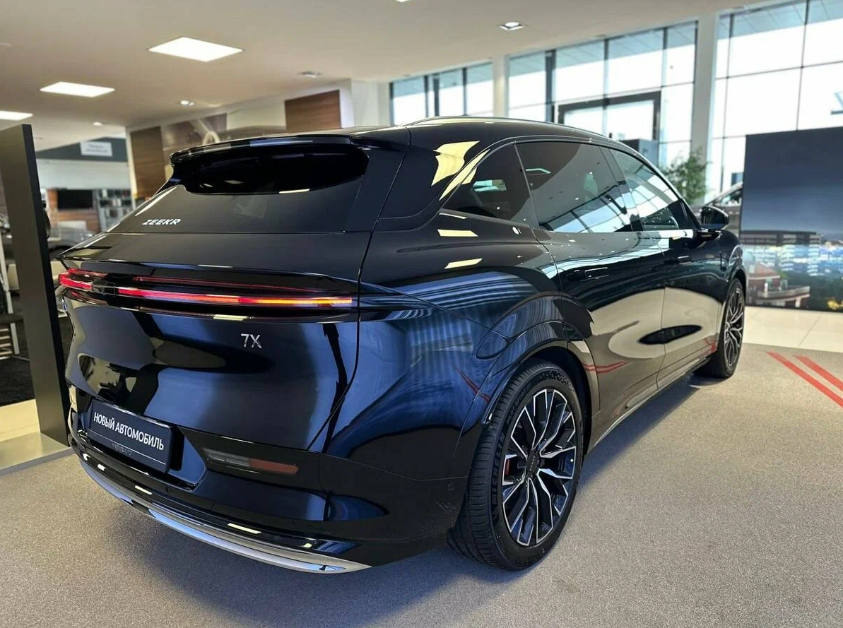 Компания Zeekr за неделю со старта предзаказов получила 20 тысяч заявок на покупку 7X.