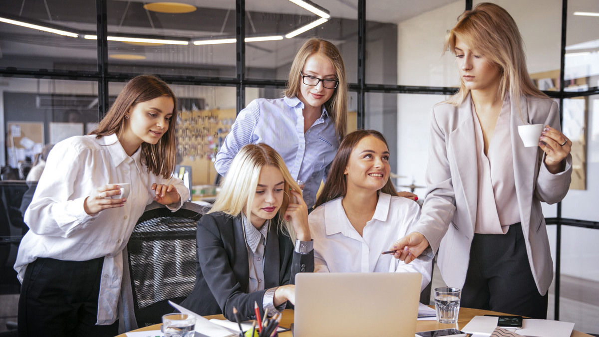    В НКО важно построить доверительные отношения среди сотрудников. Фото: freepik