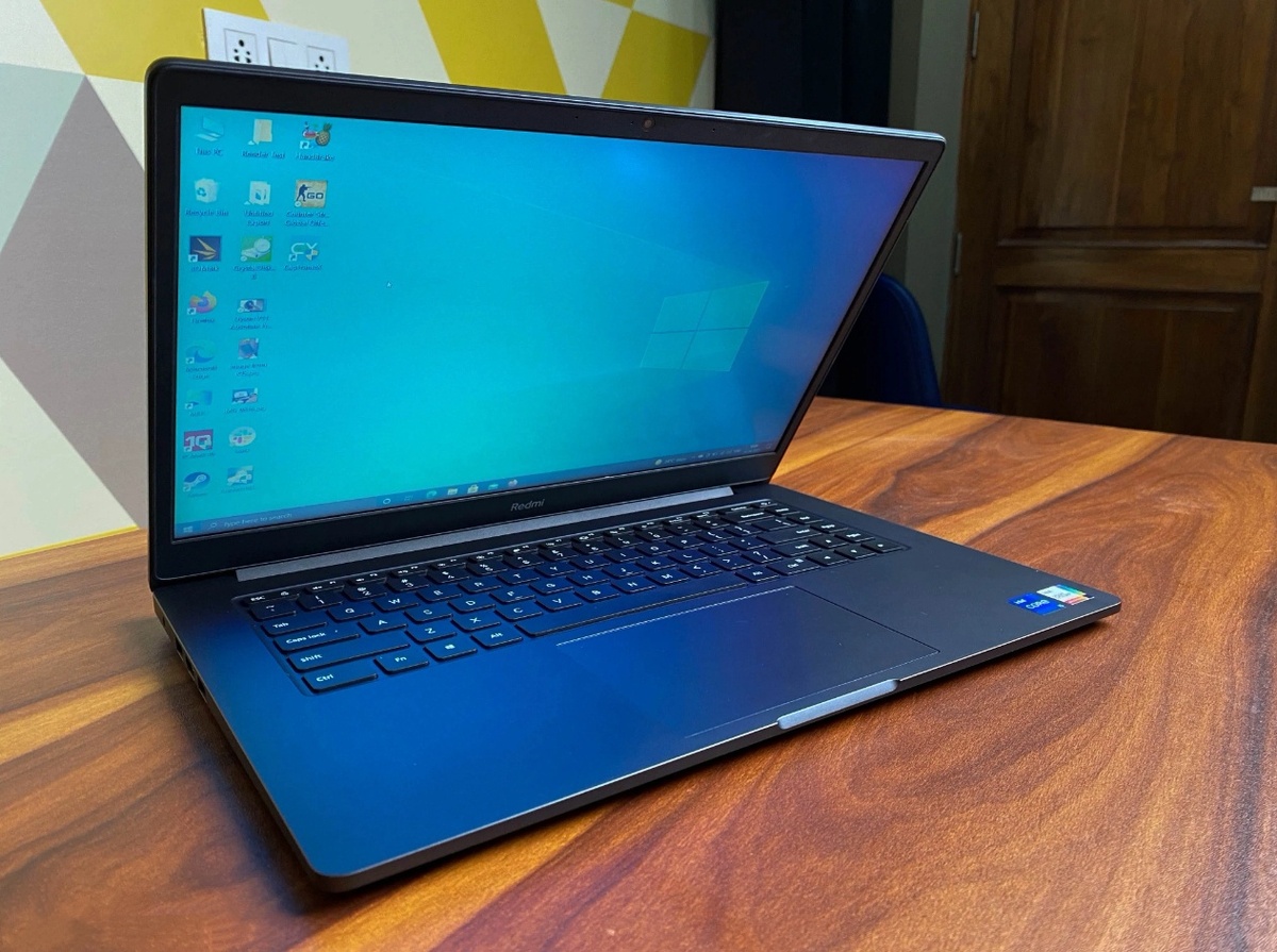    Тонкий и лёгкий ноутбук станет удачным выбором для тех, кто не гонится за новинками игромира. Фото: mysmartprice.com