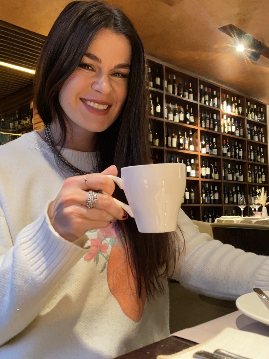 автор в ресторане 