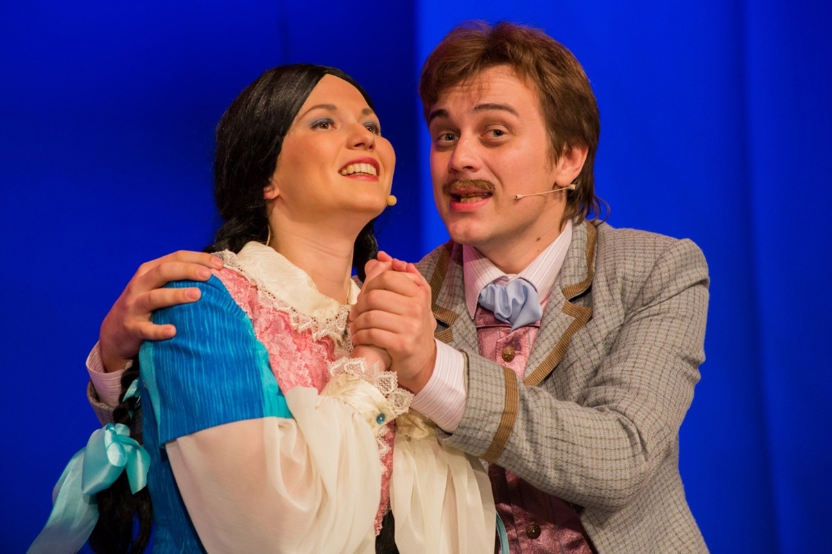 На фото: Сцена из спектакля "Проделки Ханумы" - фото из архива театра