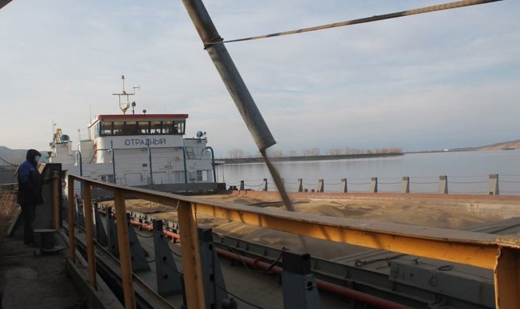    В Самарской области подходит к концу сезон экспорта зерна водным путем