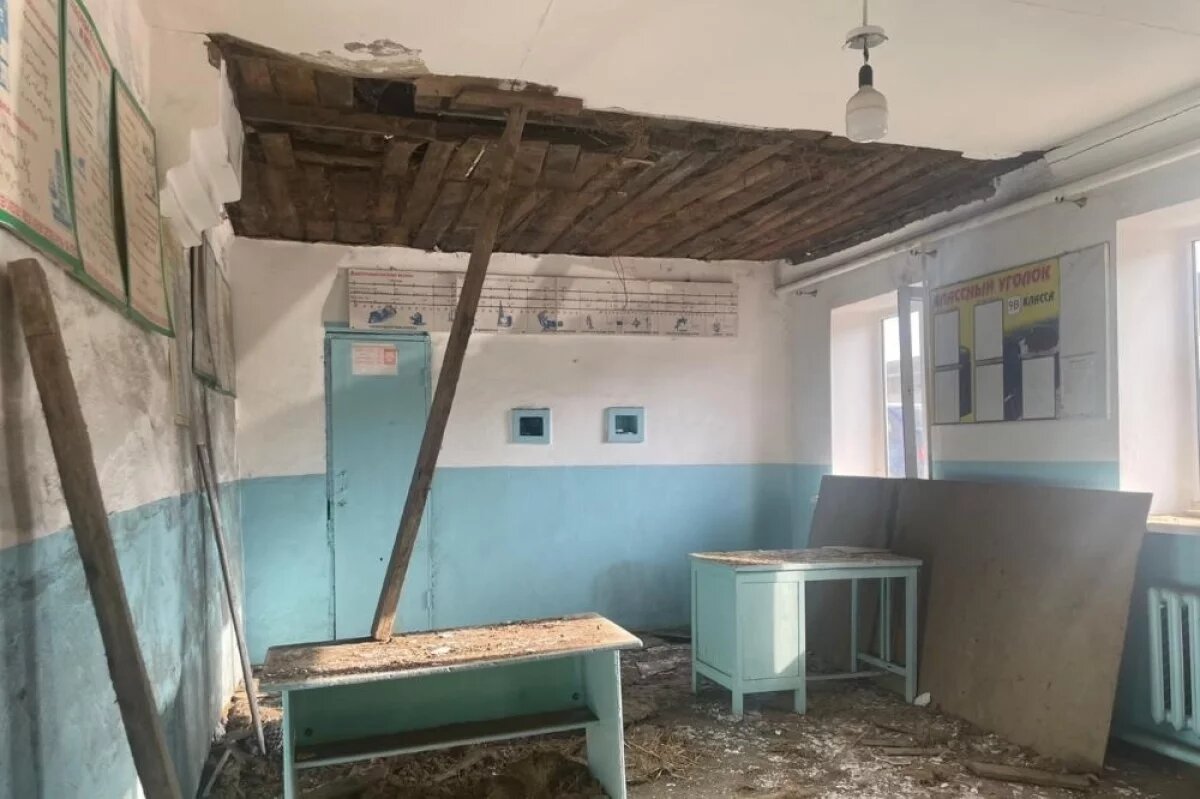    Обрушили специально?