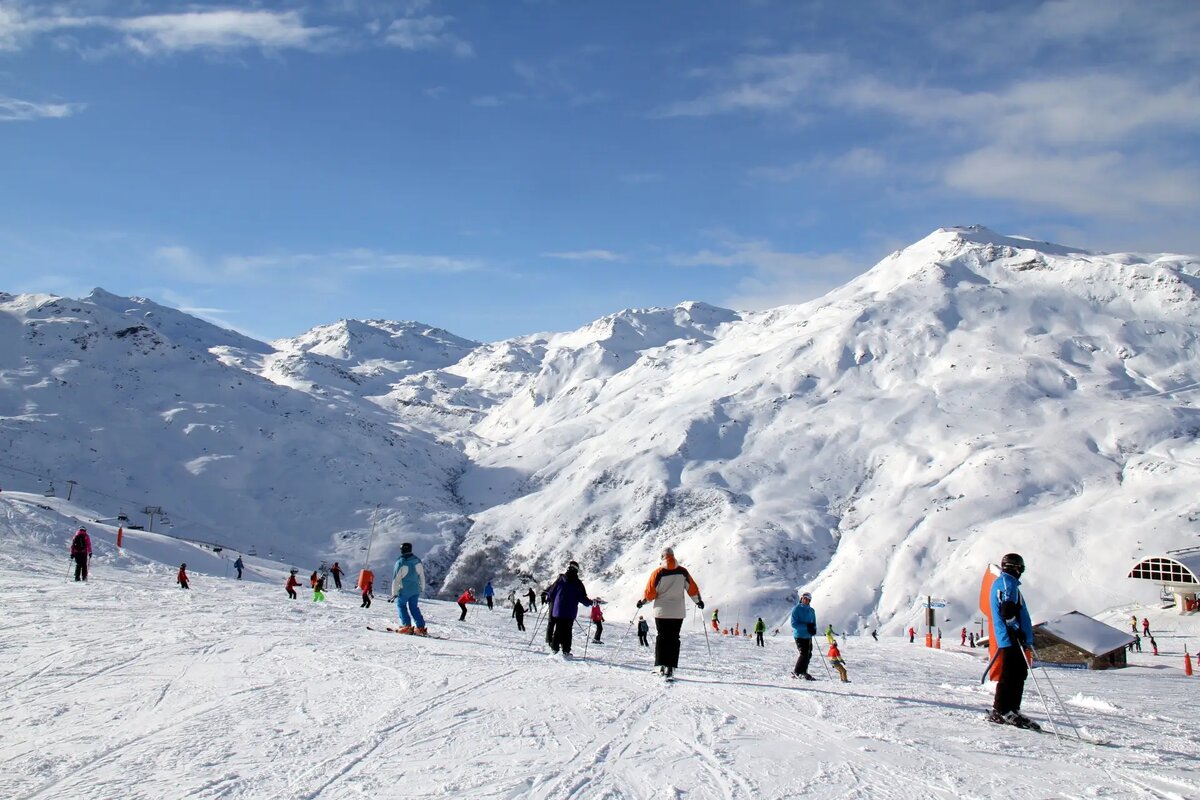     Туристы на горнолыжном курорте. © "Интерфакс"