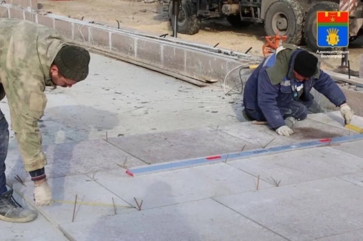    В центре Волгограда возвращают исторический гранит на братскую могилу