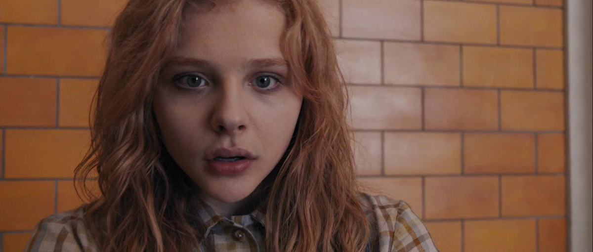 кадр из фильма "Телекинез" 2013 года, режиссёр Кимберли Пирс