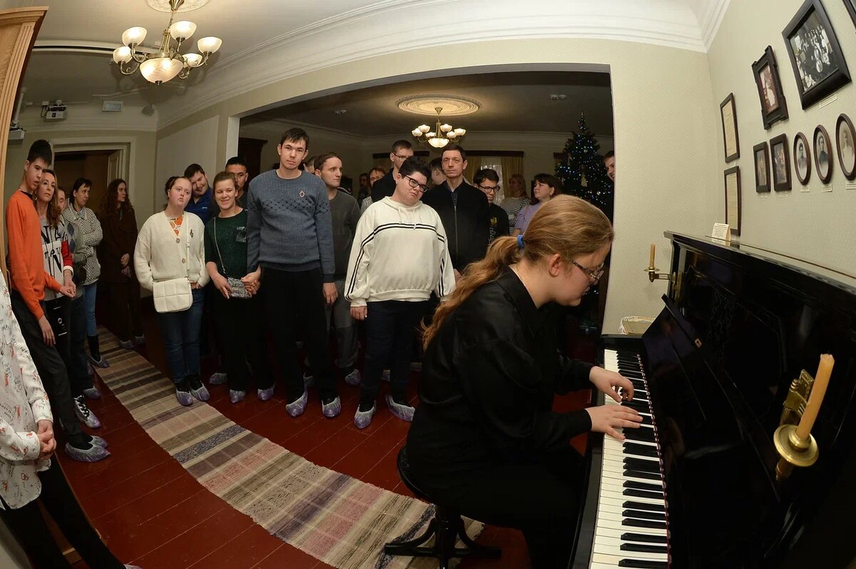    Яркие краски жизни: музыкальное вдохновение в доме Ростроповичей Белов Михаил Александрович