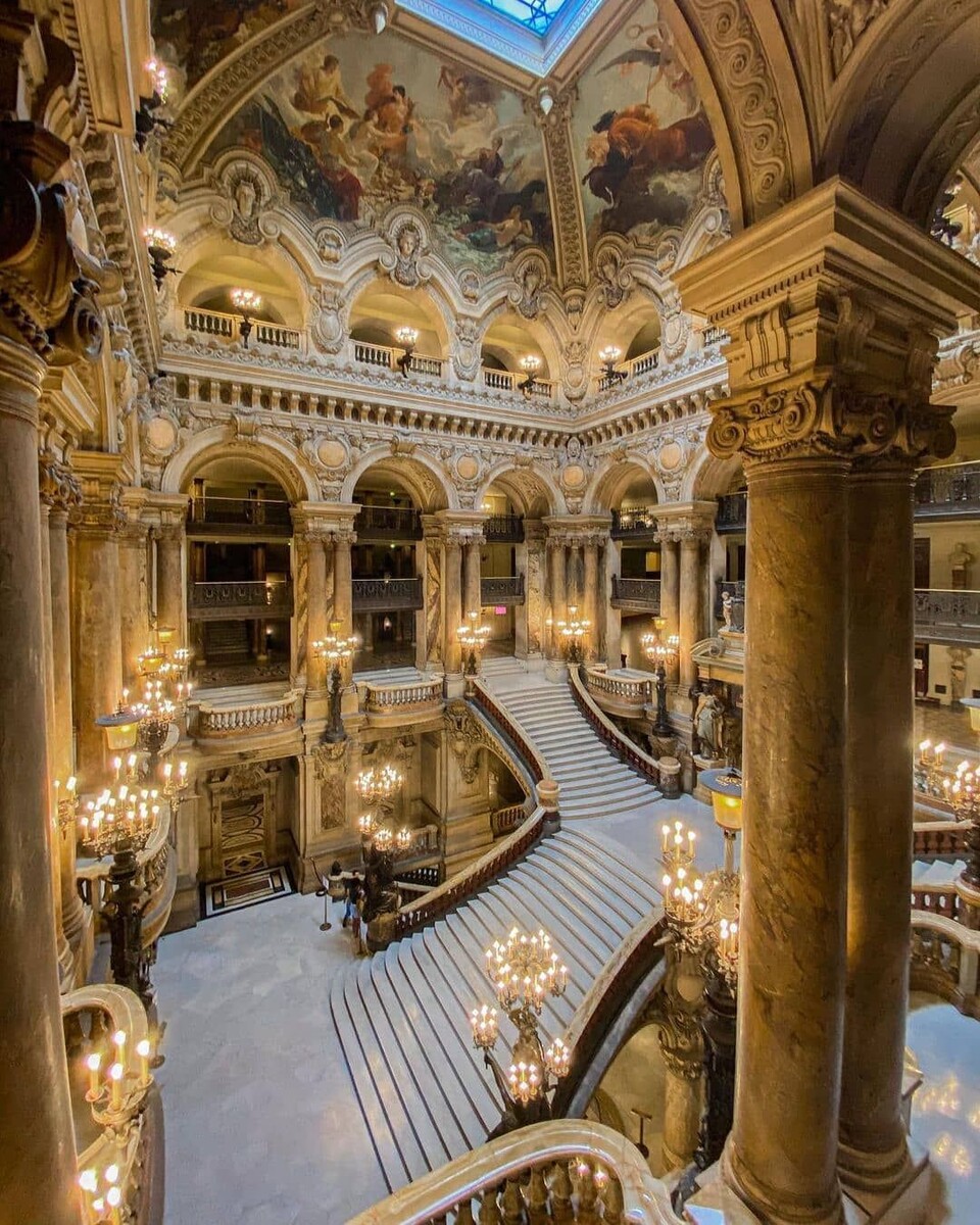 ГРАНД-ОПЕРА в Париже. Архитектор Жан Луи Шарль Гарнье, 1875 г.