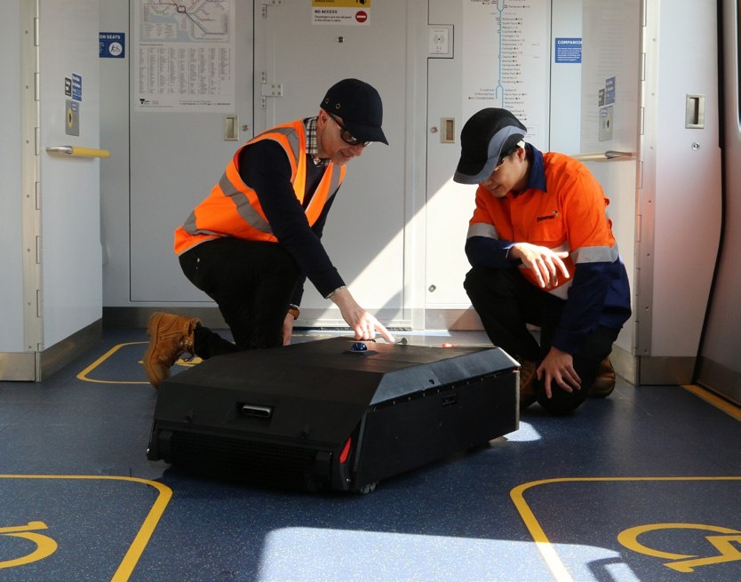 Запуск автономного робота для уборки подвижного состава от Downer. Источник: Downer