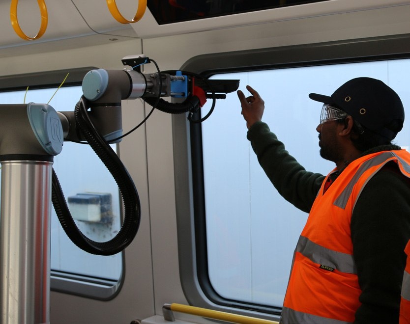  Автономный робот для уборки сидений и окон от Downer. Источник: Downer