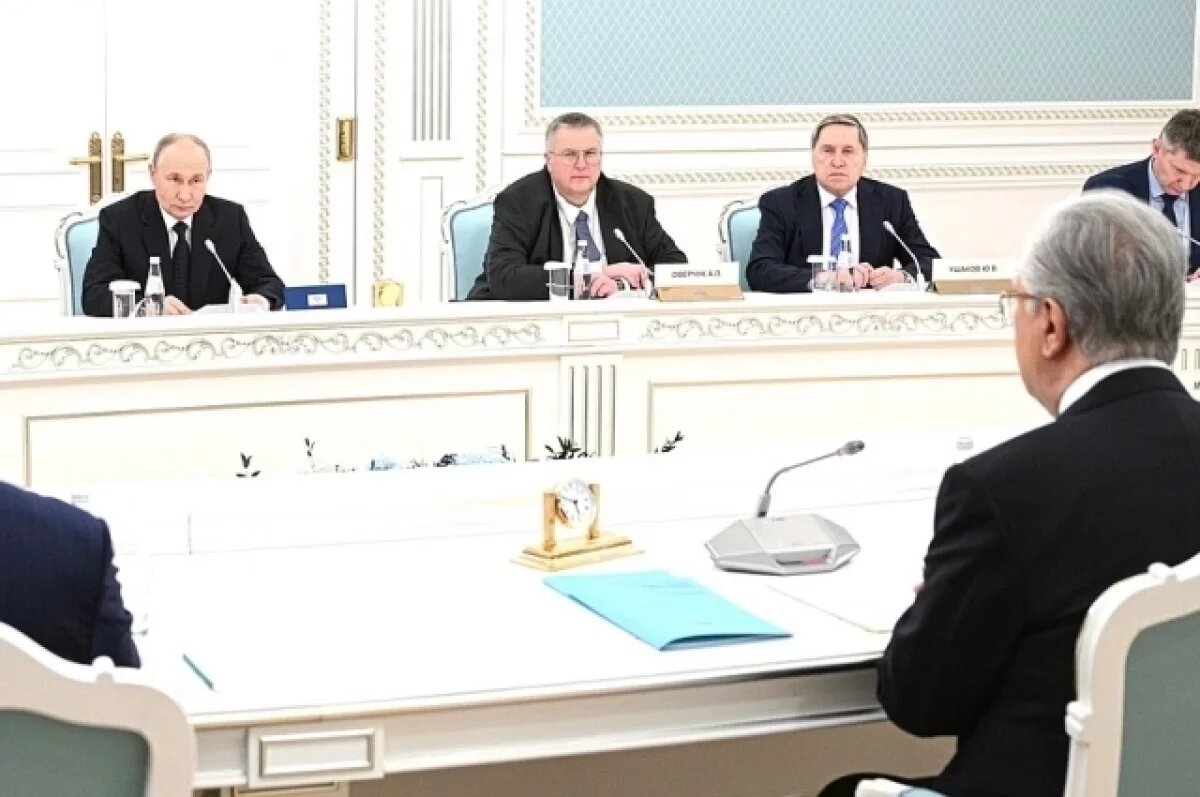    Путин выступил на форуме России и Казахстана, который проходит в Уфе