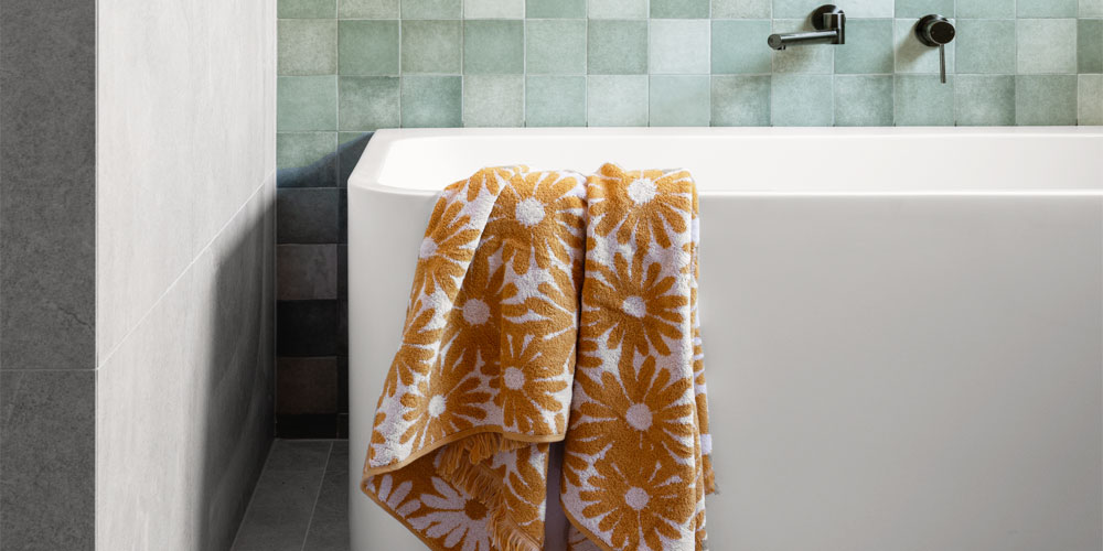 Нужна ли плтика за ванной и под ванной: разбираем тонкости ремонта