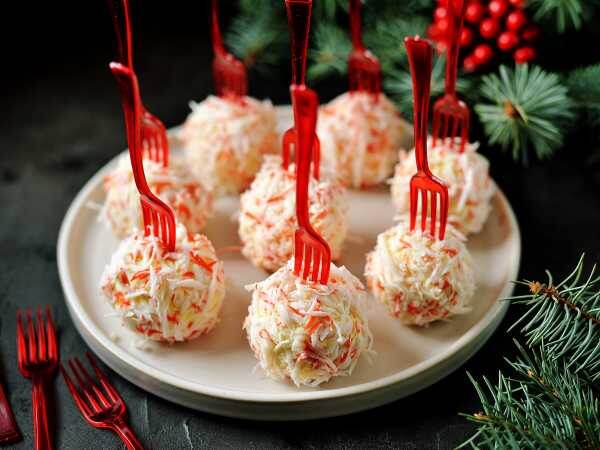 Закуска «Рафаэлло» из крабовых палочек