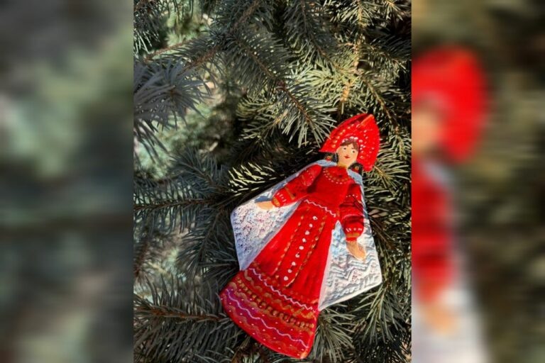    Глиняные игрушки из Акбулака украсят елку в новогодней столице России Кристина Просвиркина