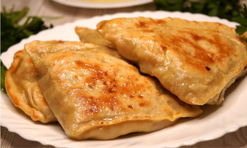 Китайские слоеные лепешки с мясом придутся по душе каждому. Получаются такими, что пальчики оближешь: сочные, мясистые.