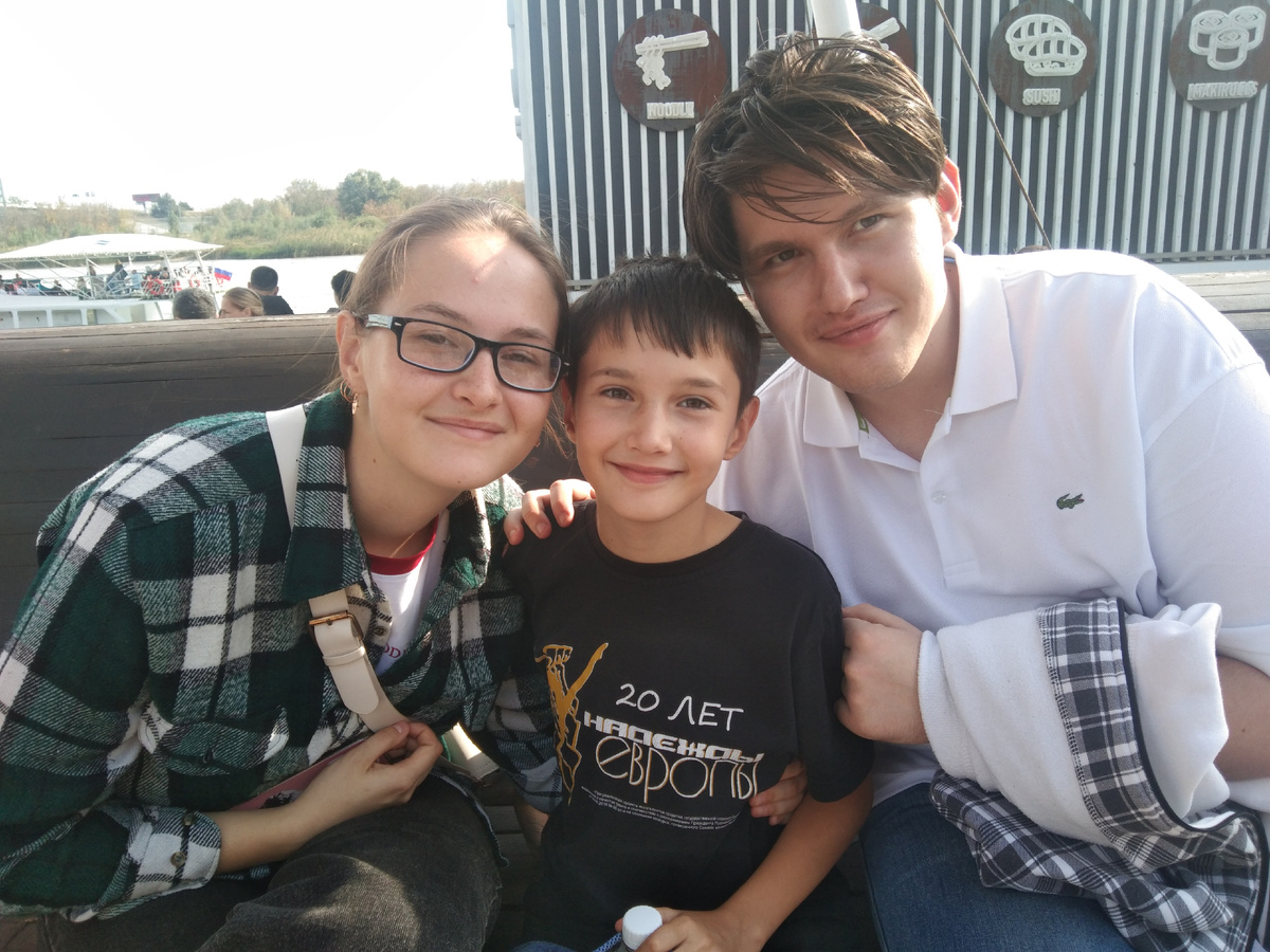 С каждым из этих малышей, мы учились в школе. Правда, только в начальной, а дальше - сами, всё сами...