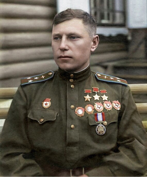 Александр Иванович Покрышкин (1913—1985).