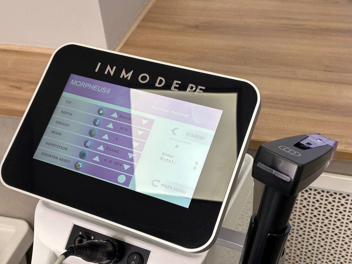 Эффект RF-лифтинга Morpheus 8 достигается за счет тройного действия аппарата.