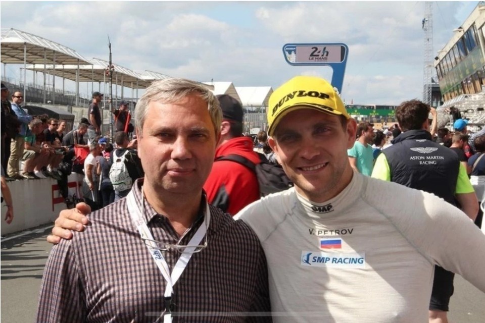    Экс-гонщик Формулы-1 Виталий Петров стал владельцем компании по содержанию и уборке дорог. Фото: Соцсети.