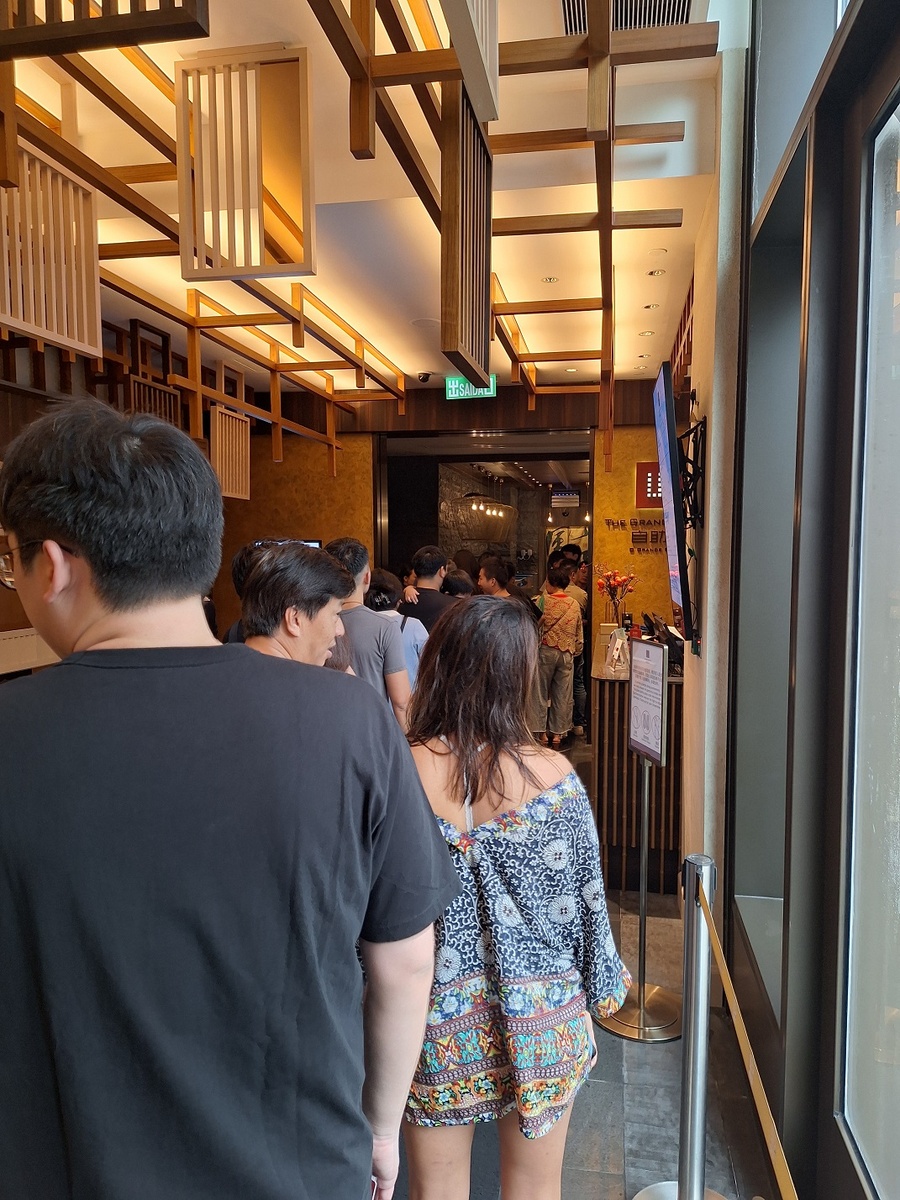 очереь на завтрак в отеле