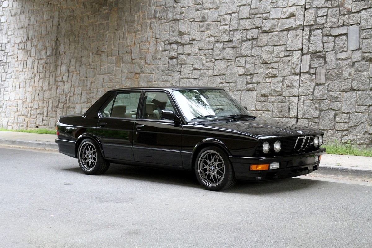 BMW M5 E28