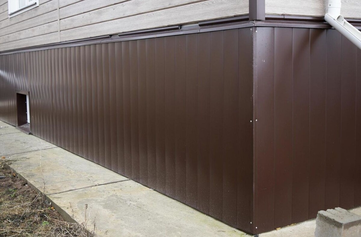 Цоколь обшитый профлистом