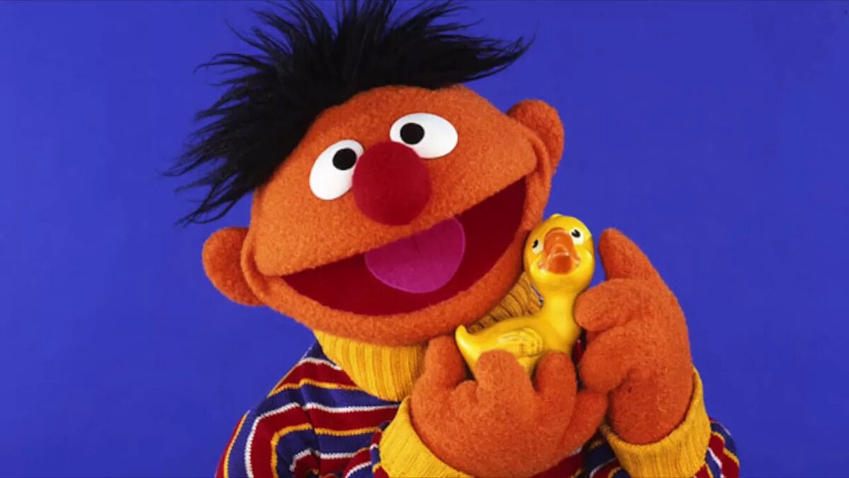  Эрни из «Улицы Сезам» и его резиновый утёнок.