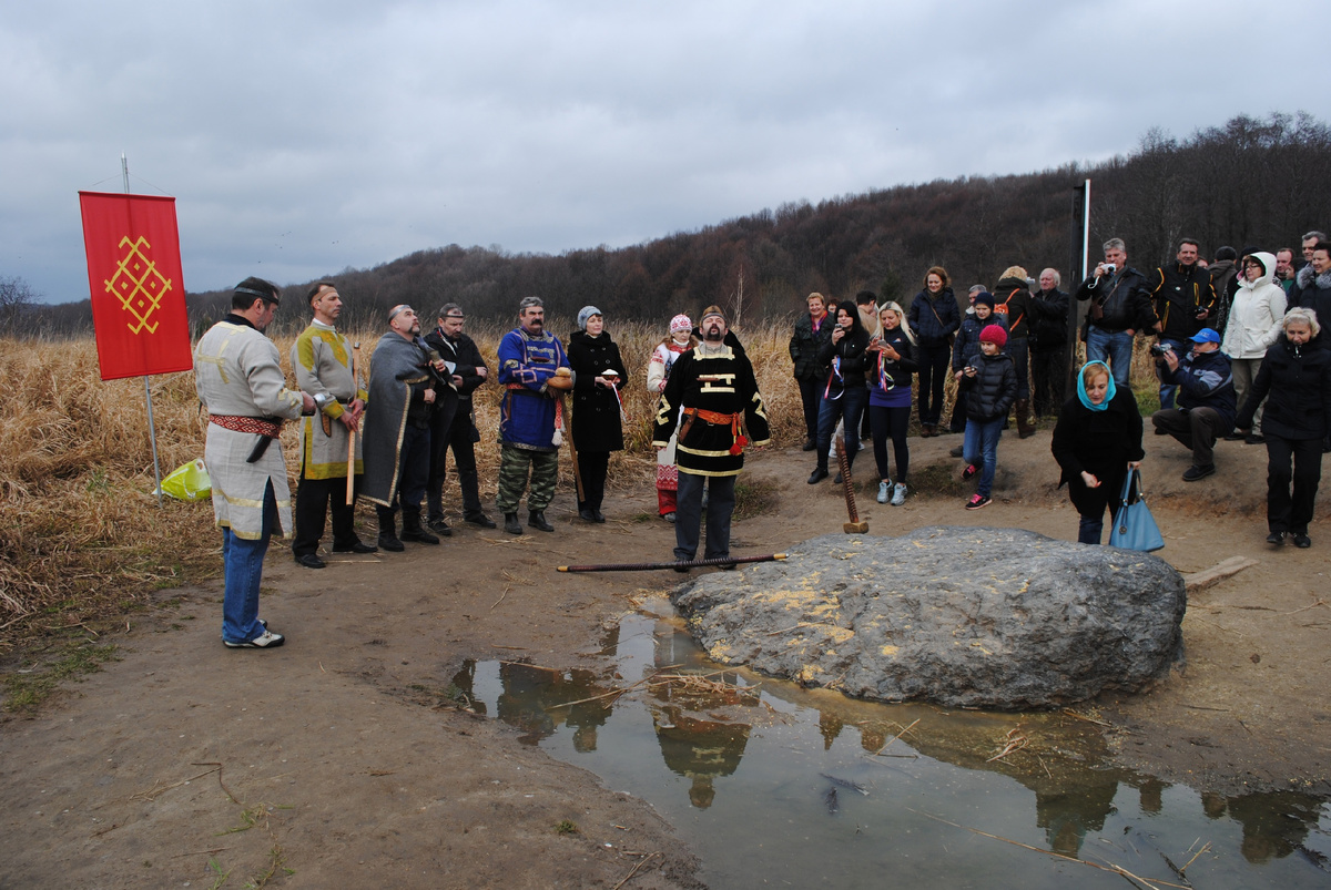 Язычники и Синий камень. Фото 2013 года