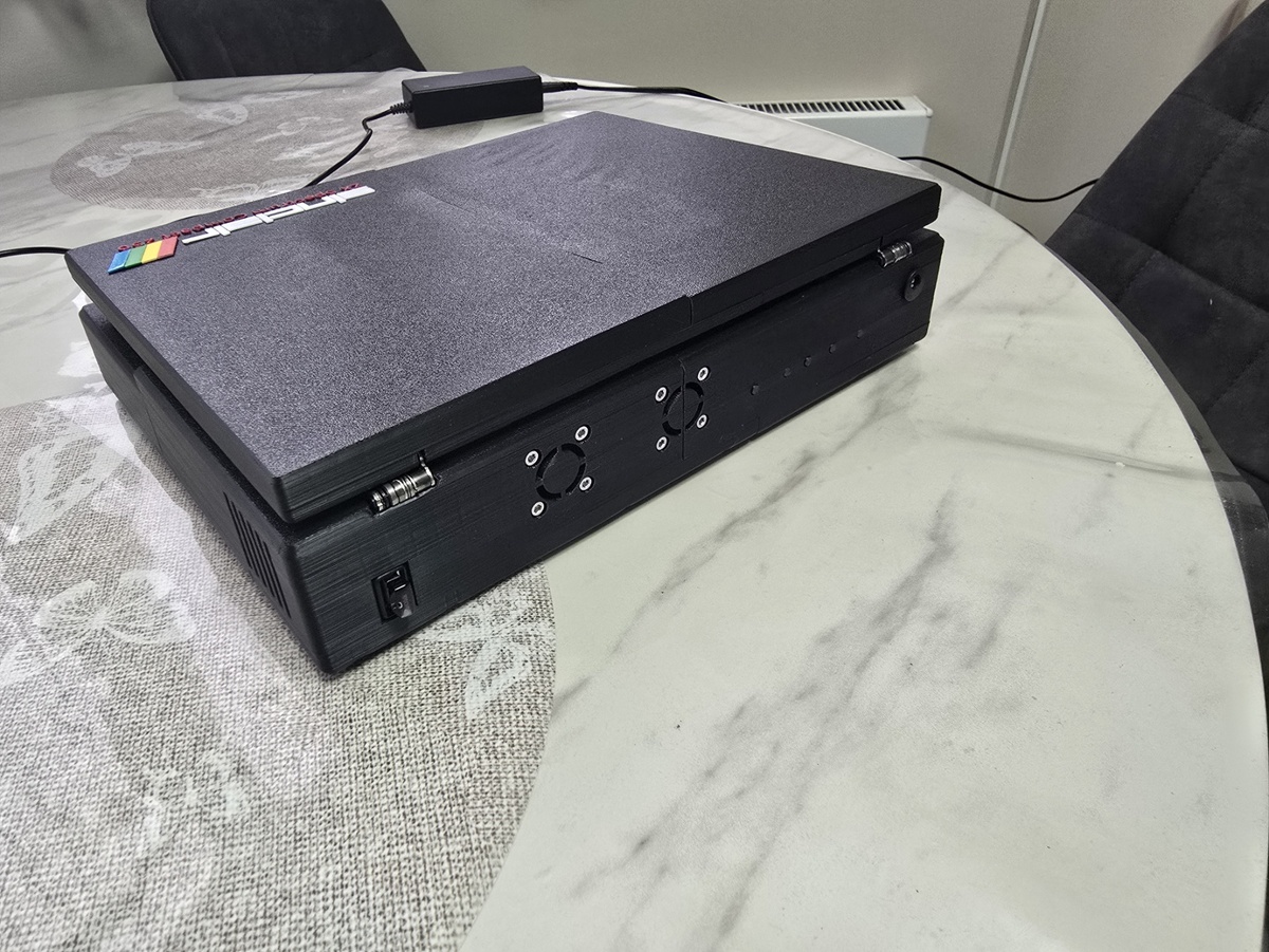 Компьютер "ZX Spectrum". Задняя сторона.